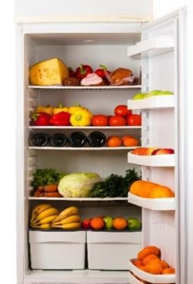 Kombiskap har både kjøl og frys i samme enhet og har to dører, enten over hverandre eller ved siden av hverandre, mens kjøleskap bare har én dør. Kjøleskapene kan ha en liten fryseboks inne i skapet.