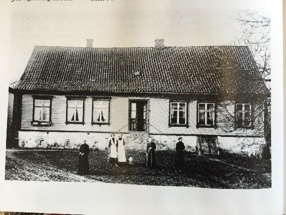 Fredrik Solies vei 46, Klommesten gård, hovedbygning 2/1720 Ligger tett inntil Ryggeveien, utvendig