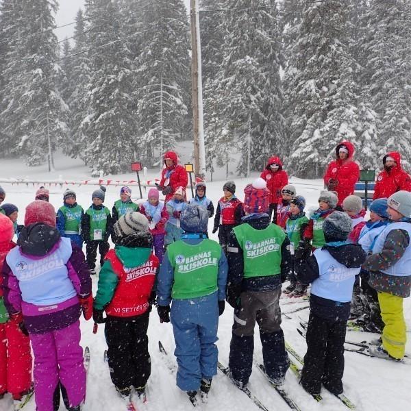 Storefot har hatt de siste dagene med skiskole på Ringkollen. Dette har vært veldig positive dager! Det har sett ut som at alle har kost seg og har syntes at skiskole har vært gøy!