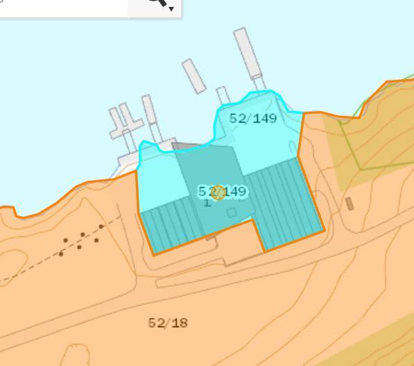 Ønsket utvidelse av båthallen vil ligge på eiendom gnr.52 bnr. 18 som også eies av Bærum kommune.