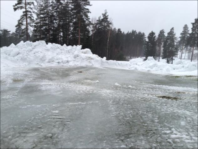 Smeltevannsis eller foriset snø Både John Riiber og Bjørn Erik Dalshagen i Kongsberg GK er enig om at det er viktig å studere isens beskaffenhet.