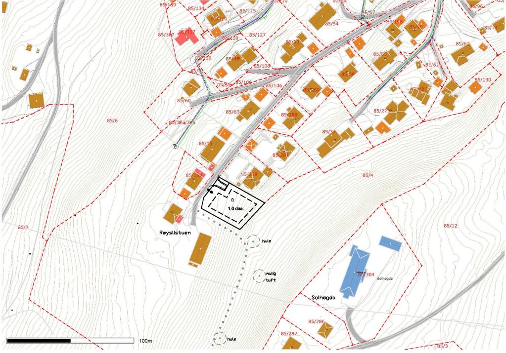 Atkomsten for bil kommer fra Messenlivegen opp fra LIllehammer sentrum, via Røyslivegen og