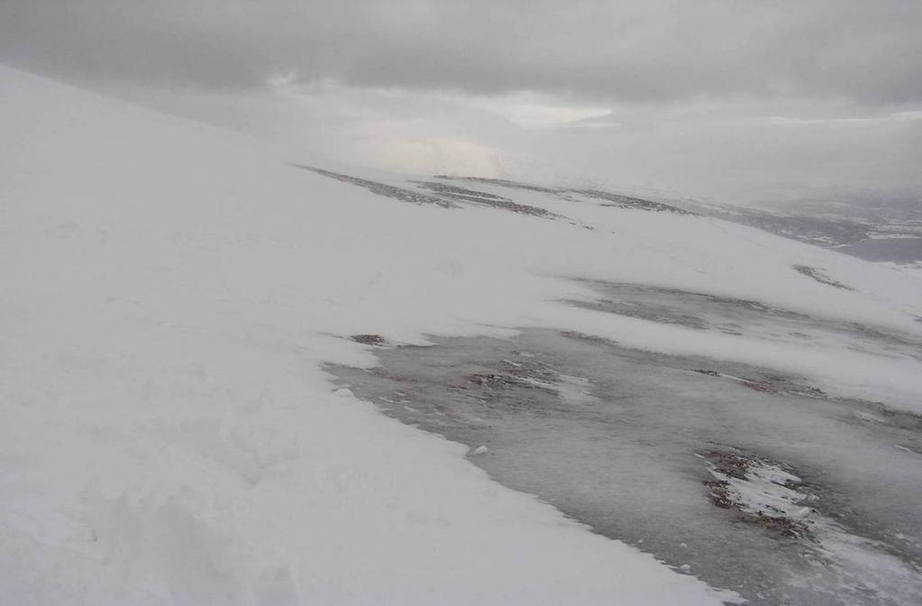 6.5 Overflateis på fjelltopper På fjelltopper er ofte mye av snøen avblåst. Dette gir større eller mindre områder som er dekket av is eller veldig glatt hardpakket snø.