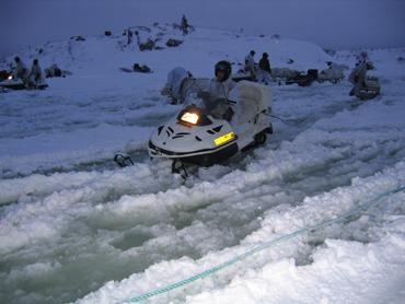 Overvann er vanlig i Norge, og påvirker isens kvalitet gjennom at det er plussgrader både over og under isen. Overvann gjør også ferdsel på isen utfordrende både til fots og motorisert.