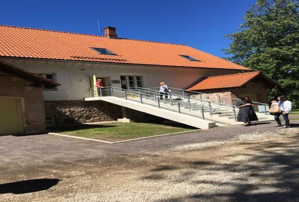 Madis Veskimägi Tõstamaa Tervisekeskus asub Tõstamaal Pärnus 41 km kaugusel. Keskuses töötab 1 perearst, 1 abiarst, 1 taastusravi õde, 1 velsker, 1 koduhooldusõde, 1 abiõde ja lasteõde. Nimistus on u.