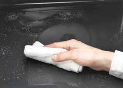 Funkcija pirolitičkog čišćenja olakšava čišćenje pećnice jer se masnoća i ostatci hrane zapale i izgore u pepeo koji zatim trebaš samo obrisati. Pećnica na vrući zrak za jednoliko i brže pečenje.