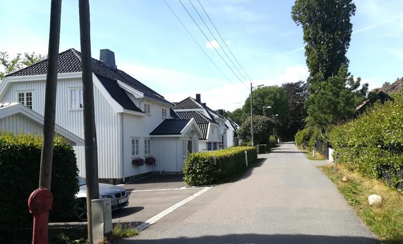 Området dokumenterer Sandefjords bebyggelse før bybrannene. Godt bevart bebyggelse fra en av Sandefjords eldste gater.