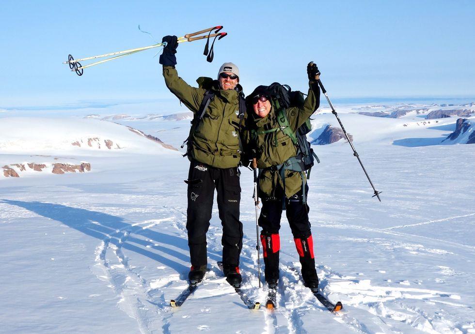 Astrid og Børge Ousland på Newtontoppen, Svalbards høyeste fjelltopp på 1712 meter. Privat Fire års forberedelser.