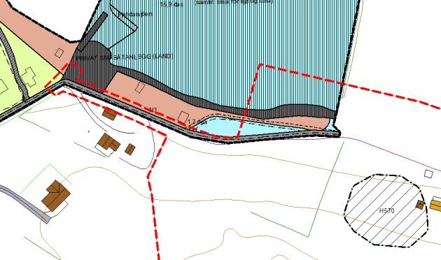 Eiendomsgrensen og plangrensen til Kalshågen stemmer ikke overens slik at det vil bli en stripe mot