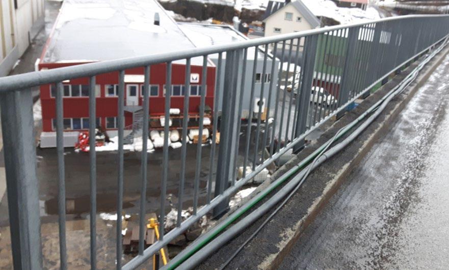 Reparerer, erstatter og kompletterer varmgalvanisering Svinøybrua (Lofoten) Brurekkverket er rakst og effektivt blitt