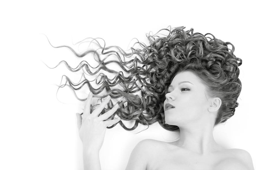 Selv om Structuriser er uten ammoniakk, så utvikler den spenstige krøller samtidig som hårkvaliteten beholdes.