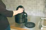 Kjøkkenhetten er lett å rengjøre og er utstyrt med fett-filter som kan vaskes for hånd eller i oppvaskmaskin.