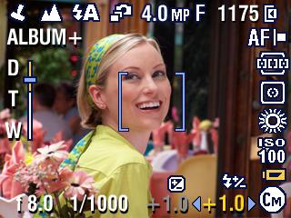 Komme i gang Kontrollere kamerastatusen i opptaksmodus Ikonene som vises på kameraskjermen, angir aktive kamera- og bildeinnstillinger.