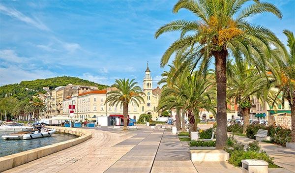 På kvelden møtes vi igjen til middag på hotellet. Dag 2 Split (F, M) Etter frokost tar bussen oss til Dalmatias hovedstad Split.