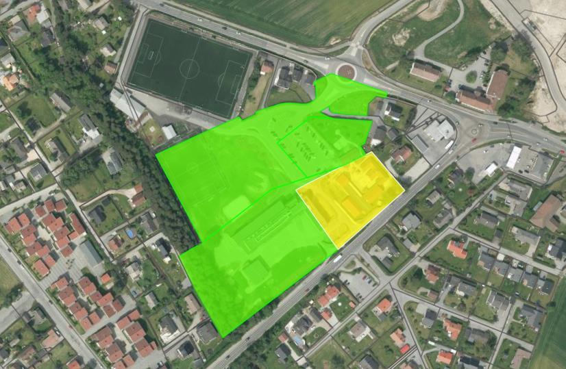 Grønn markering viser skoletomten, gul markering er andre kommunale tomter