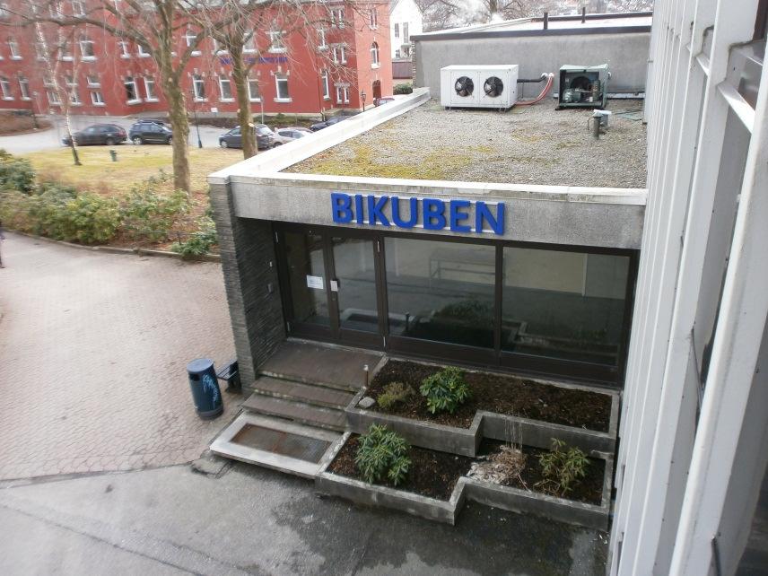 Tabell 1: Informasjon om «Bikuben» Adresse: Jonas Lies vei 69, Bergen Byggeår: 1960-tallet. Noe innvendig rehabilitering er gjort på 80-tallet, 90-tallet og 2005.