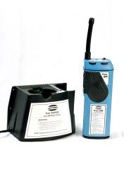 Nødbatteriet skal være forseglet. Dersom radioen skal kunne brukes til vanlig kommunikasjon må den også være utstyrt med lader og vanlige oppladbare batterier.