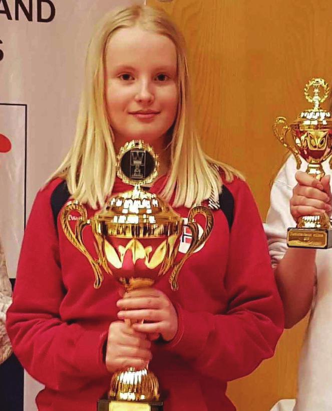 K k Amelia Nordquelle (Norge) Elisabet Hollmerus (Finland) Nordisk mesterskap for jenter 2018, Island (1. runde) Amelia og Elisabet har nå spilt 30 trekk.