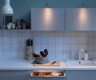 BELYSNING Skapbelysning Skapbelysning lyser opp favorittdørene dine på kjøkkenet og gir en koselig atmosfære i hele kjøkkenet.