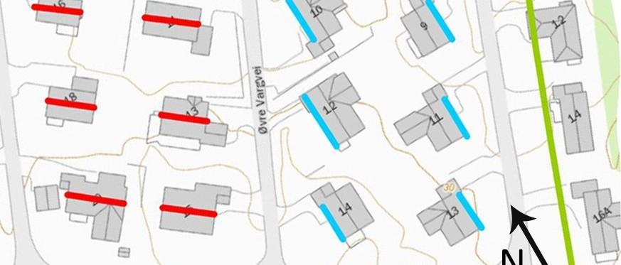Eksempel fra Husvikåsen. Rødt: bygg plassert parallelt med koter. Blått: bygg plassert nord-sør. Grønt: bygg plassert parallelt med gate. Innkjøringer til hver eiendom understreker bygningsretninger.