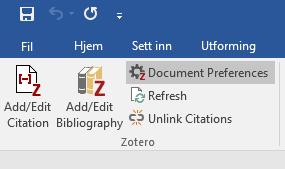 Zotero i Word I 1. Når Zotero er installert vil det dukke opp øverst i menylinjen i Word. Velg Zotero her når du skal legge inn kildehenvisninger. Zotero-programmet må også være åpent i bakgrunnen. 2.
