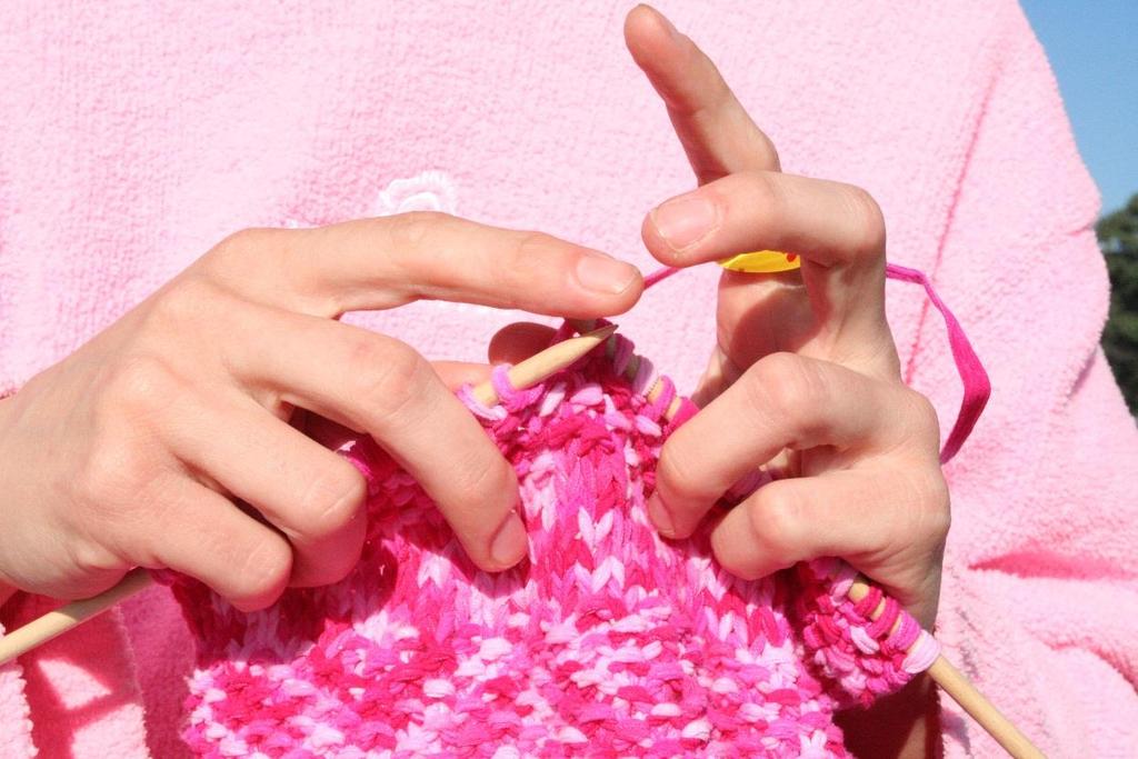 Therapy in our own hands The health benefits of knitting The rhythmic,mathematical nature of knitting and crchreting keep the mind