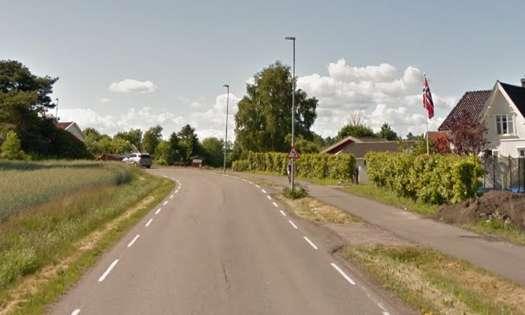 4.2 Semsveien - beskrivelse av dagens situasjon Fartsgrensen på Semsveien er 50 km/t på strekningen fra Kirkeveien og østover til Hjemsengveien.