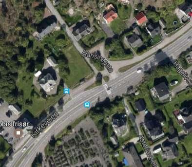 Det er et kanaliserte T-kryss i Kirkeveien x Astoriaveien og Kirkeveien x Kjernåsveien. 4.