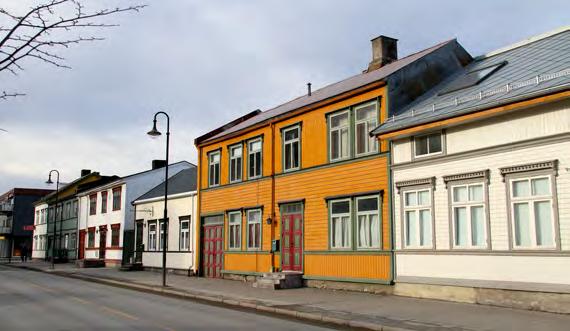 01 BAKGRUNN Eldre, tett trehusbebyggelse er en del av den norske kulturarven, og det er en nasjonal målsetting å unngå tap av disse uerstattelige kulturhistoriske verdiene. Rapport COWI 1.