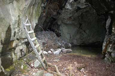 Figur 17: Inngang til grotta.
