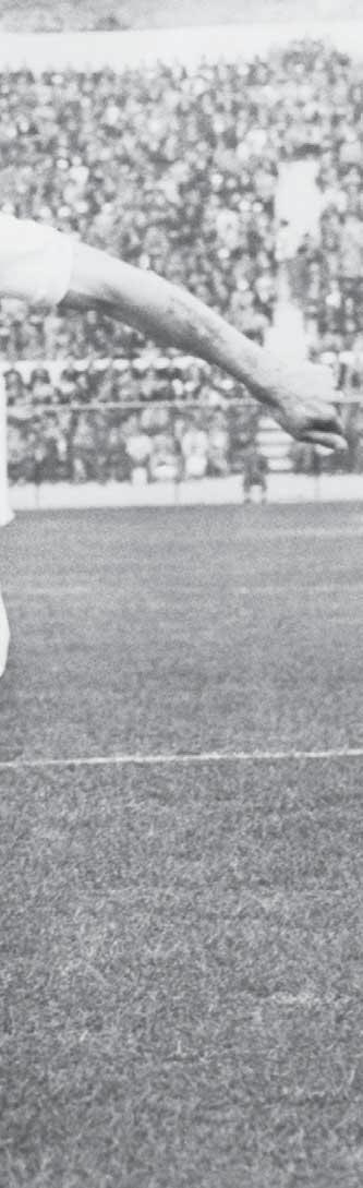 FUTBAL 7 Garrincha (vľavo) v súboji s anglickým stopérom Rayom Wilsonom bol najlepší hráč MS 1962. FOTO DAILYMAIL.CO.