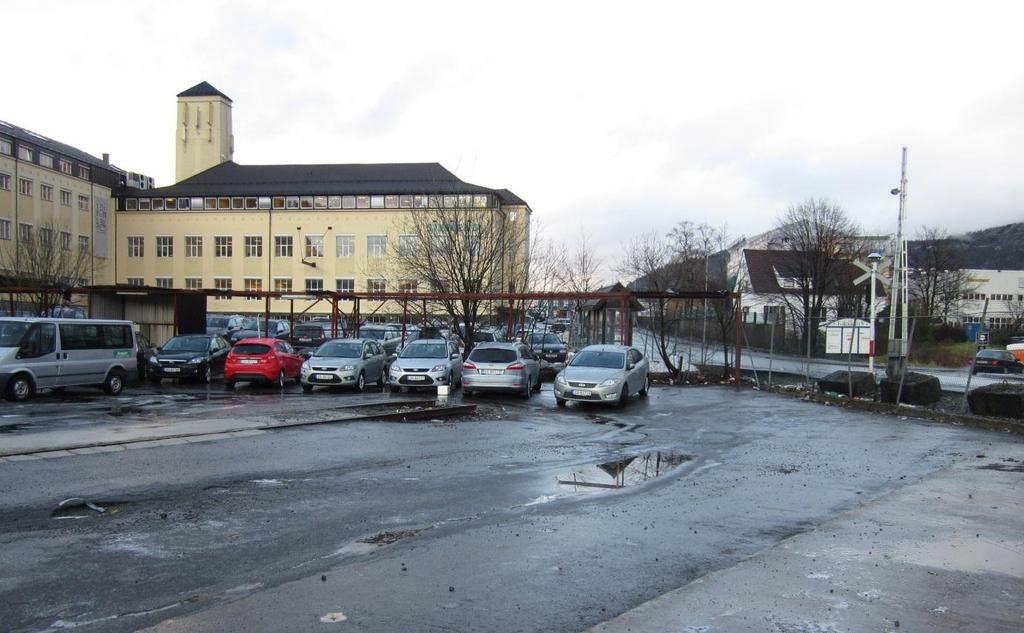 Sykkelvei Minde, Bergen kommune Kulturminnegrunnlag 25 Figur 23. Rester av det eldste jernbanesporet inn mot sentrum finnes på en parkeringsplass i planområdet.