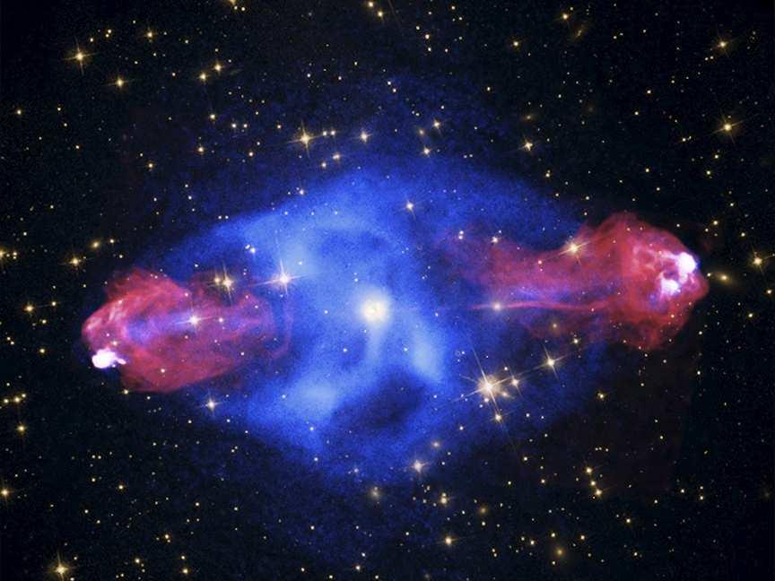 Cygnus A galaksekjerne med plasma-jet Rødt