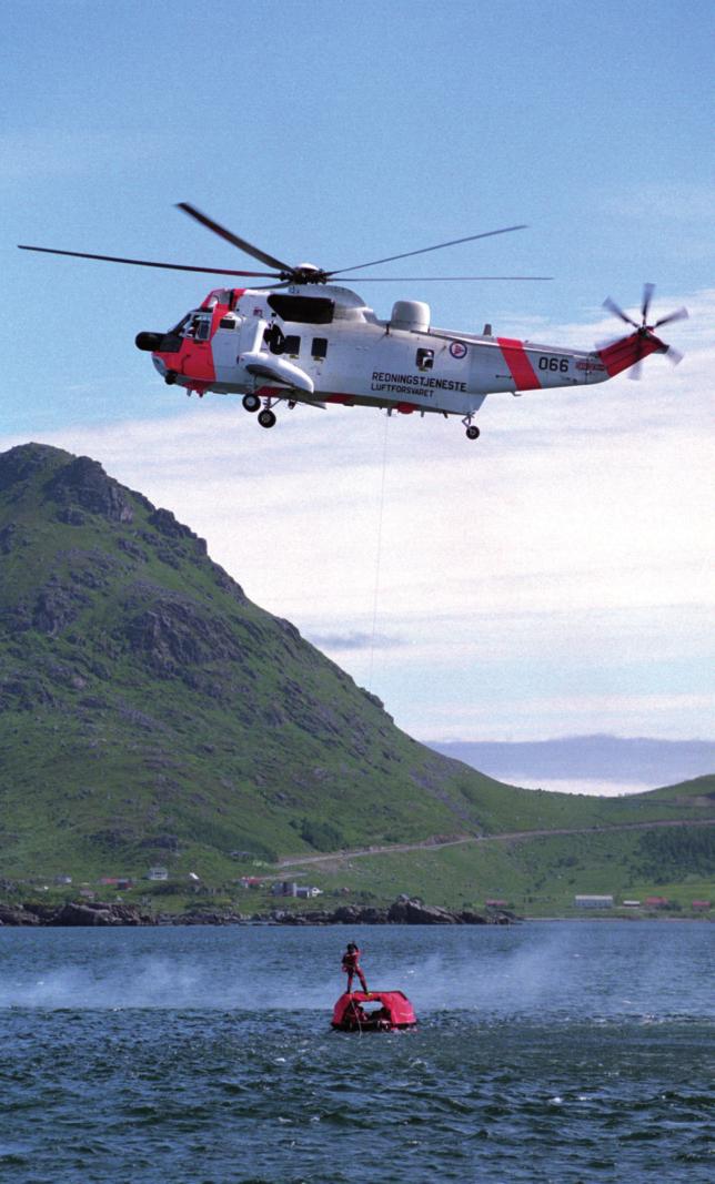 330 skvadronen redder liv Redningshelikoptertjenesten er en livsnerve i det ufremkommelige Norge. Siden oppstarten i 1973 har Luftforsvarets 330 skvadron fløyet mer enn 29.