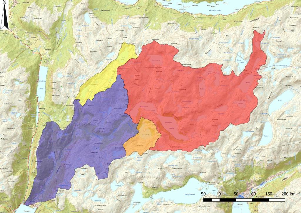 1.2. Skildring av vassdraget Hovlandselva drenerer mot sørvest og har sitt utløp i Sognefjorden i Vadheim sentrum. Nedslagsfeltet ligg hovudsakleg i fjellområdet mellom Blåfjellet (968 m o.h.), Snøheia (1141 m o.