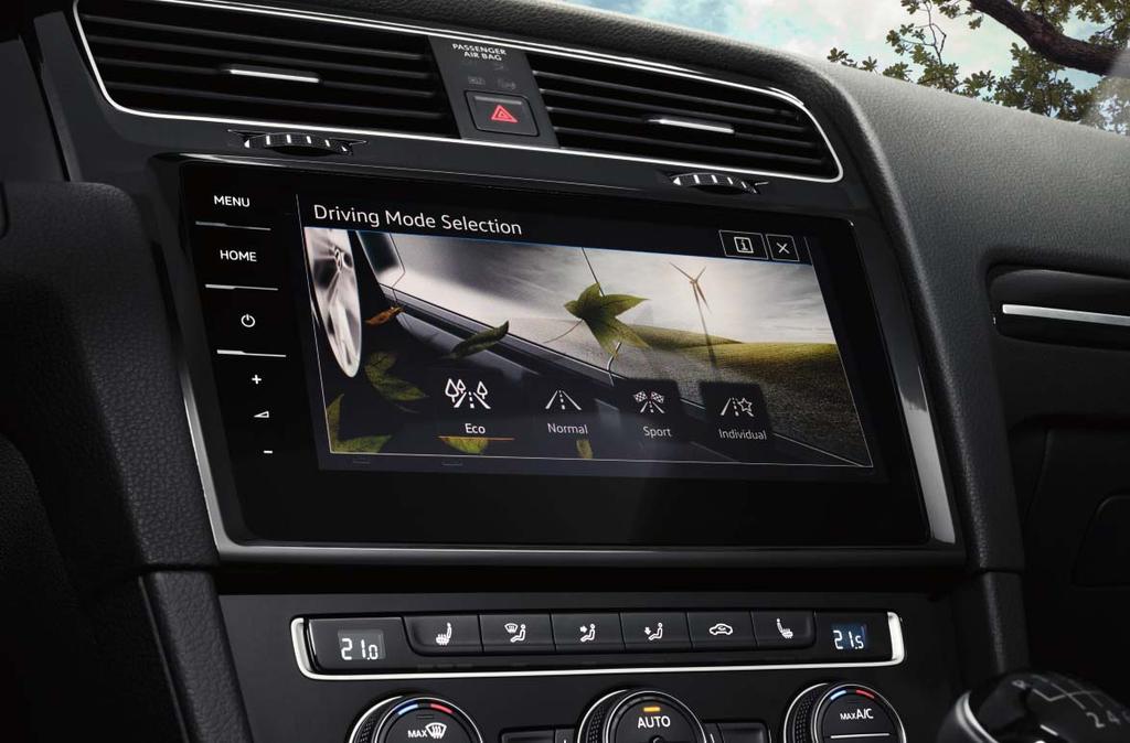 03 Discover Pro navigasjonssystem leveres med Car-Net App-Connect som standard og har en 9,2-tommers, glassbelagt TFT-berøringsskjerm i farger med fingersensor og innovativ bevegelsesstyring.