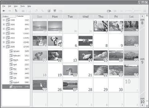 De år, hvor billederne er optaget, vises. 2Klik på året. De billeder, der er optaget dette år, vises arrangeret i kalenderen efter optagedato.