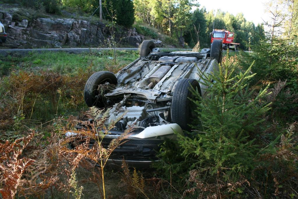 Kunnskap redder liv Om Statens vegvesens ulykkesanalysegrupper (UAG) Statens vegvesen har dybdeanalysert alle dødsulykkene i Norge siden 2005 5 aktive regionale ulykkesanalysegrupper