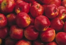 Peter betaler 7 kroner for kg epler og 1 kg appelsiner.