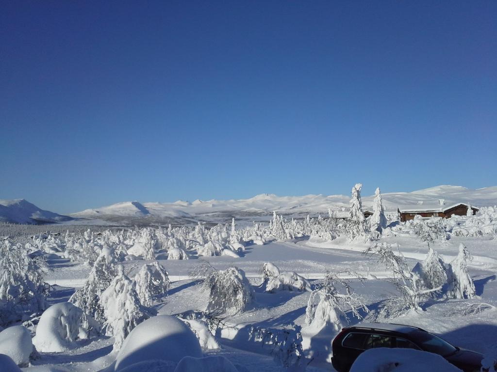 Utsikt mot Rondane fra ei utleiehytte Takk