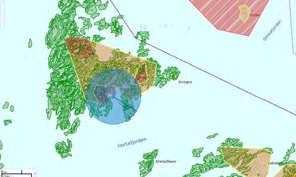 Figur 9: Oversikt over naturtyper som ligger rundt lokaliteten. Rødt skraverte områder er vernede naturreservatsområder, og gult skraverte områder er annen artsfredning (planter og/eller dyr).