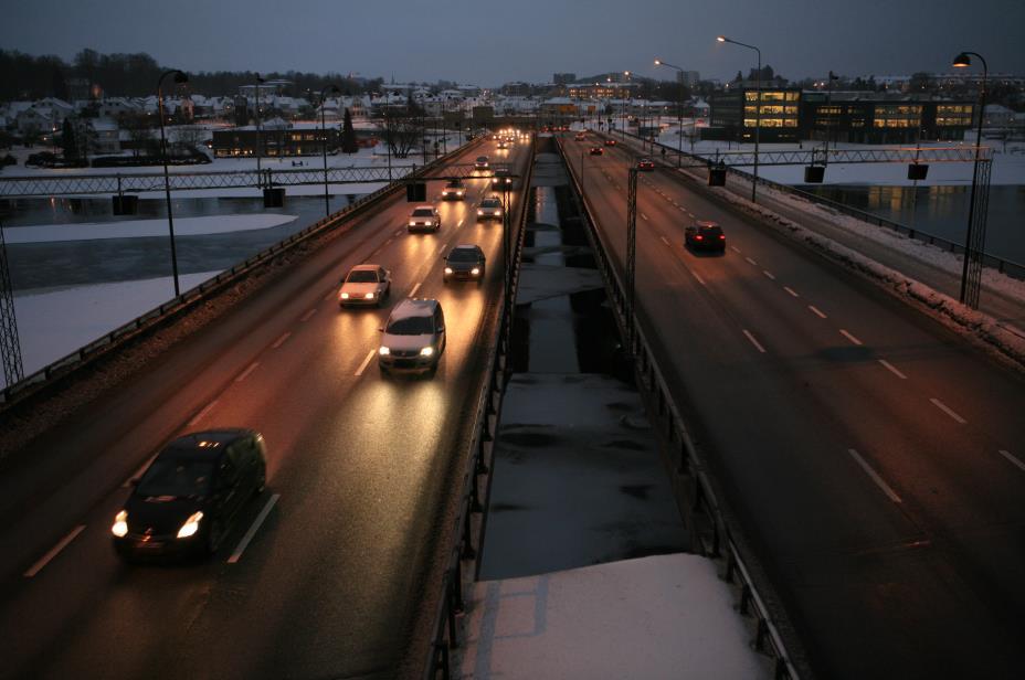 Statistikk for personbiltrafikk i rushtiden Statistikken viser at personbiltrafikken på innfartsveiene til Kristiansand sentrum var 3,4 % lavere i 2014 enn i 2012.