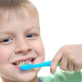 Tannlege - Det er fylket som har ansvar for den offentlege tannhelsetenesta. - Barn har rett på offentleg tannbehandling. All behandling, bortsett frå tannregulering, er gratis.