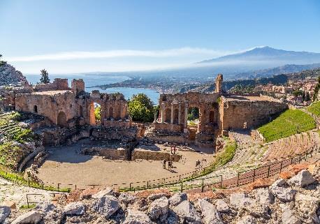 Dag 7 Taormina (F) I dag besøker vi en av verdens vakreste byer - Taormina, med sin flotte beliggenhet og sitt antikke gresk-romerske