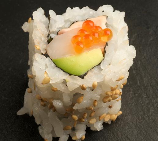 Spicy scallop maki with salmon roe and avocado (b, f, e, sn, se, su) Spicy