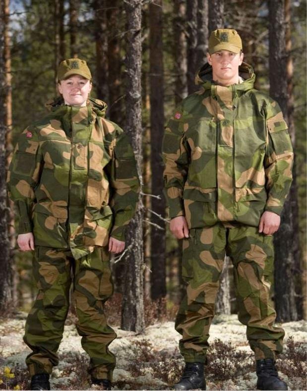 1.4 Feltuniform 3 (F-3) Beskrivelse: Feltuniform/overtrekksuniform med pustende membran, som gir beskyttelse mot fuktighet og vind.