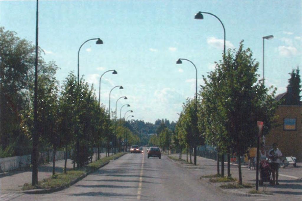 7.1.2 Eksempler på utforming av miljøgater Fylkesvei 510 Valløveien i Tønsberg. (Foto hentet fra SVV UTB-rapport 2003/06 Fra riksveg til gate erfaringer fra 16 miljøgater).