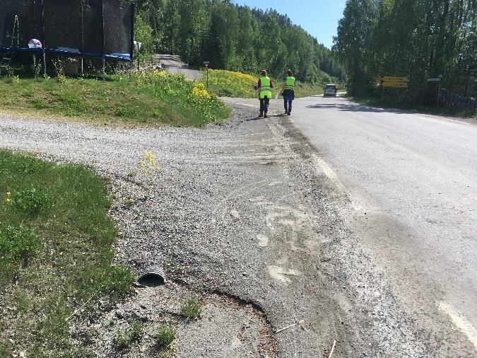 dreneringsvei/bekk fra golfbanen og inn i skogen