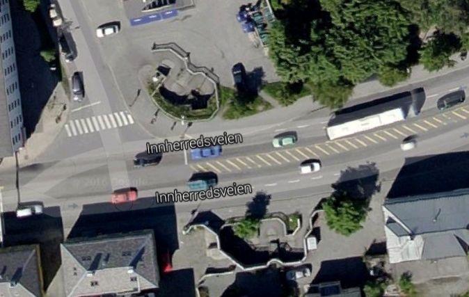 Det er busstopp begge veger mellom kryssene Rønningsbakken/Gamle Kongevei Innherredsveien Thomas v Westens gt.