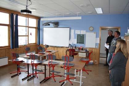 Skoleanlegget består av 2 bygg som samlet inneholder de funksjoner som er listet opp i tabellen til venstre. Av generelle læringsareal er det 4 klasserom og 4 grupperom.
